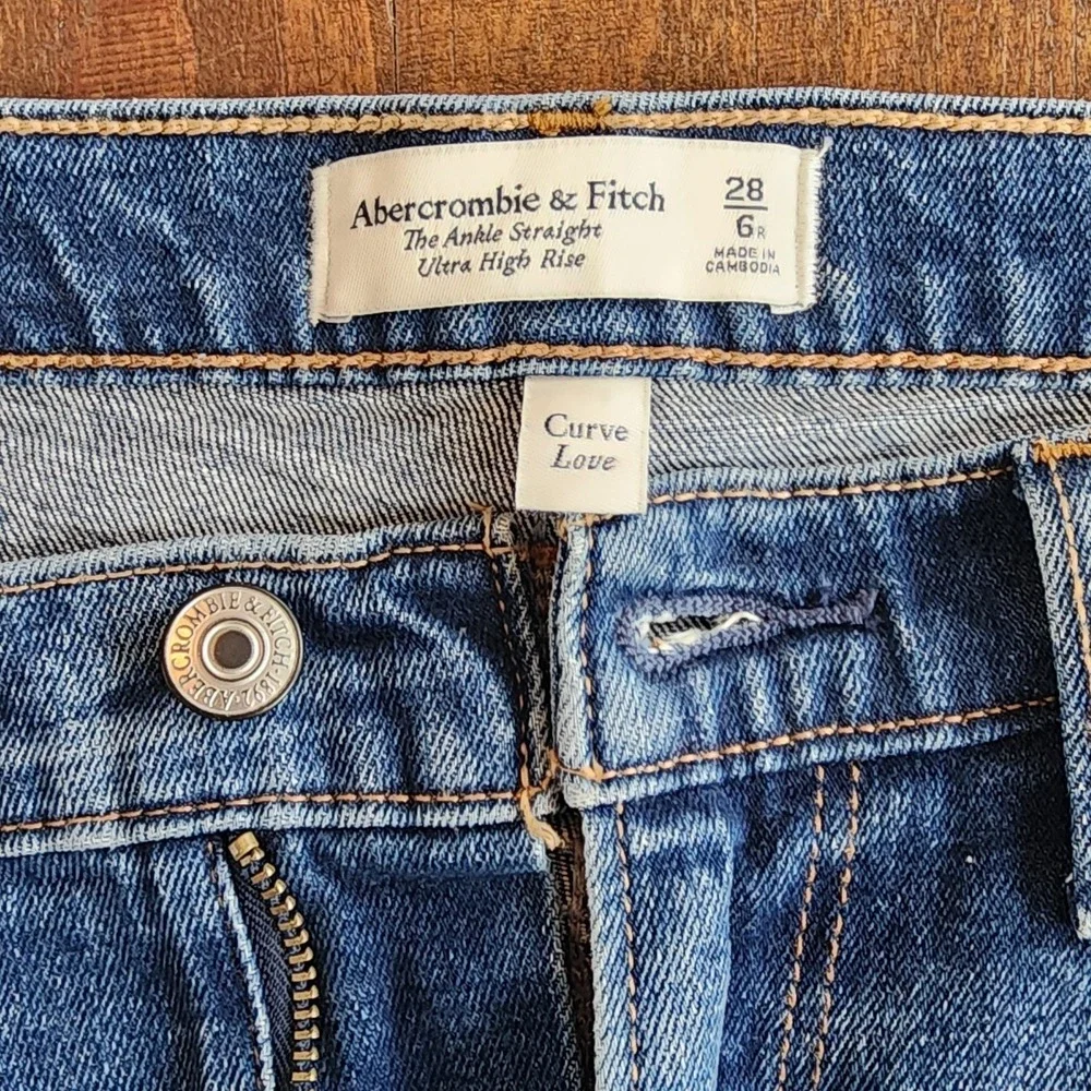 A&F NWT Curve Love Ankle Straight Jeans Size 6R Retro Grunge Casual Blue Comfort